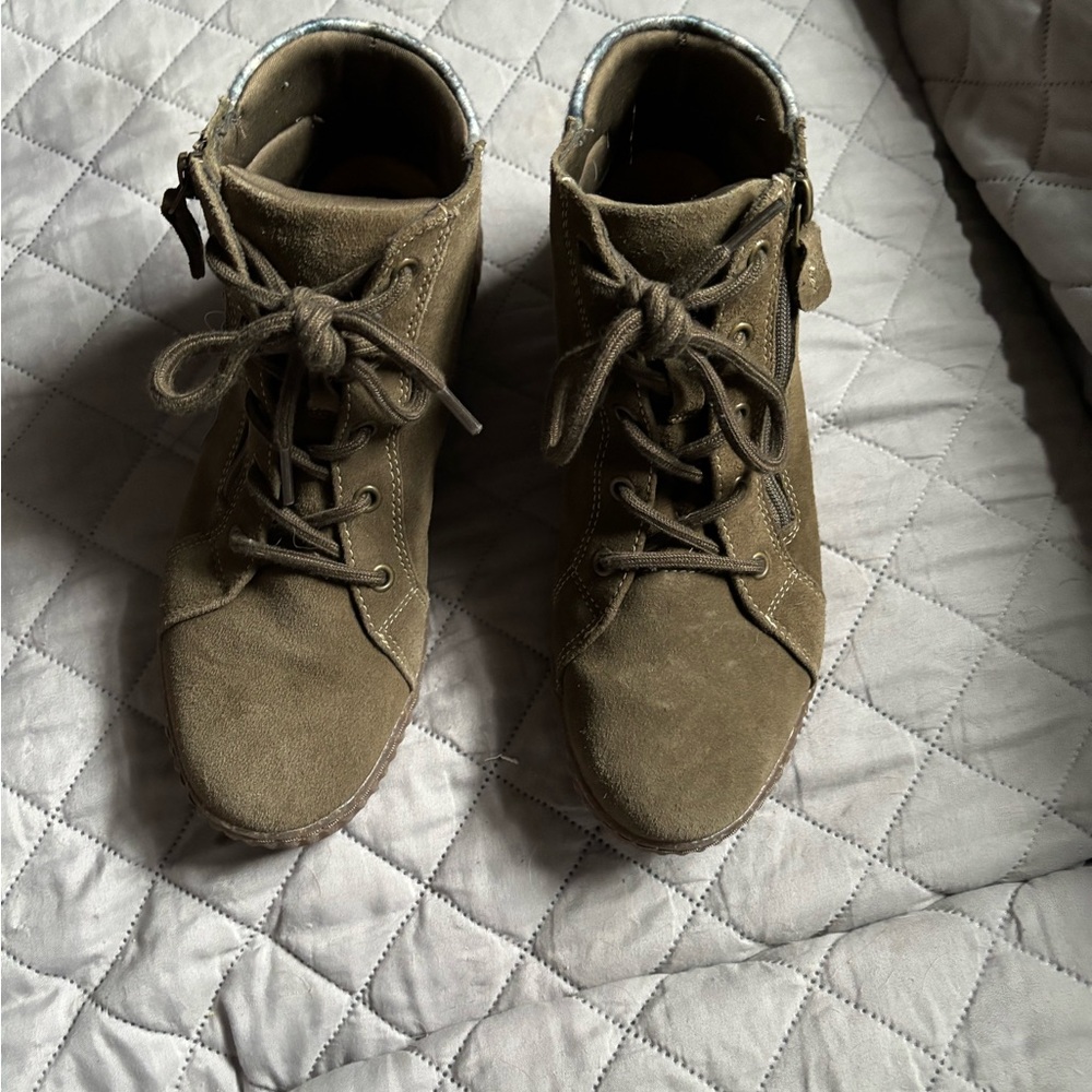 Clark’s booties, size 9 army green